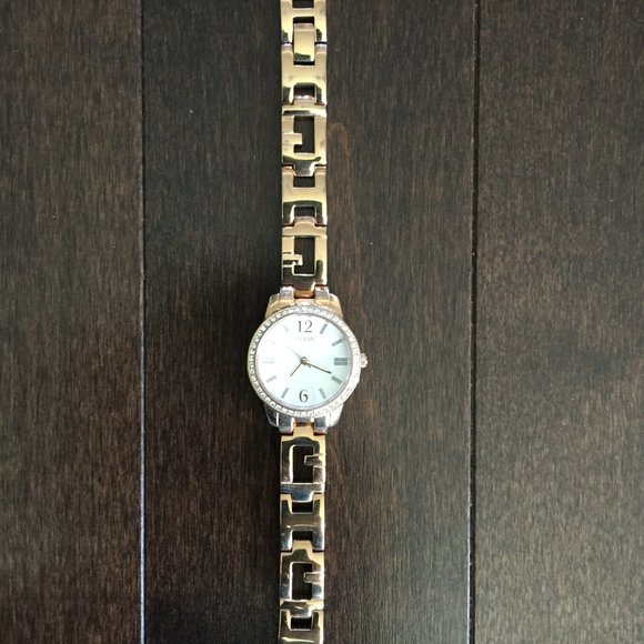 Rose gold tone GUESS watch - Picture 7 of 8